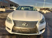✅ 2013 Lexus LS 460 • VIN: JTHCL5EF1D5019498 • Lot: 92529605. Wystawiony na Copart z przebiegiem 89 178 mil. Bezpłatny archiwum sprzedaży aukcyjnych z USA i szczegółowy raport historii pojazdu na DreamBid. Zdjęcie 5.