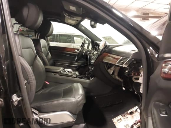 ✅ 2018 Mercedes-Benz GLS 550 • VIN: 4JGDF7DEXJB094968 • Lot: 43576359. Wystawiony na IAAI z przebiegiem 146 599 mil. Bezpłatny archiwum sprzedaży aukcyjnych z USA i szczegółowy raport historii pojazdu na DreamBid. Zdjęcie 5.