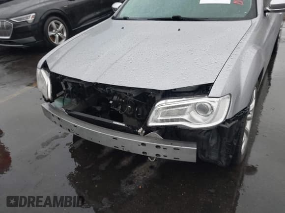 ✅ 2017 Chrysler 300 C • VIN: 2C3CCAEG1HH645638 • Lot: 43457326. Listed on IAAI with 148,595 mi. Free auction sales archive from the USA and detailed vehicle history report at DreamBid. Image 6.