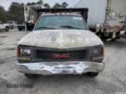 ✅ 1999 GMC Sierra 1500 • VIN: 1GDJC34R3XF087014 • Lot: 86367084. Wystawiony na Copart z przebiegiem 94 539 mil. Bezpłatny archiwum sprzedaży aukcyjnych z USA i szczegółowy raport historii pojazdu na DreamBid. Zdjęcie 5.