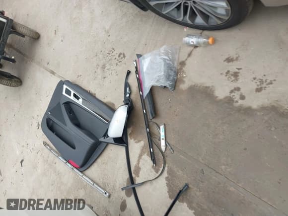 ✅ 2015 Hyundai Genesis 3.8L • VIN: KMHGN4JE7FU035990 • Lot: 41118477. Wystawiony na IAAI z przebiegiem 35 383 mil. Bezpłatny archiwum sprzedaży aukcyjnych z USA i szczegółowy raport historii pojazdu na DreamBid. Zdjęcie 12.