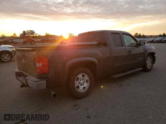 ✅ 2011 Chevrolet Silverado 1500 LT • VIN: 1GCRKSE3XBZ441598 • Лот: 91514345. Опубликован ранее на Copart с пробегом 211 388 миль. Бесплатный доступ к архиву аукционных продаж из США и подробный отчёт об истории автомобиля на DreamBid. Изображение 3.