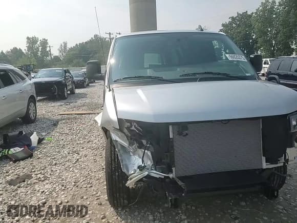 ✅ 2025 Chevrolet Express Cargo • VIN: 1GCWGAFP3S1214316 • Lot: 66820375. Wystawiony na Copart z przebiegiem 512 mil. Bezpłatny archiwum sprzedaży aukcyjnych z USA i szczegółowy raport historii pojazdu na DreamBid. Zdjęcie 15.