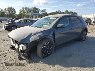 2024 Hyundai Ioniq 5 SE z VIN KM8KMDDF9RU331311, wystawiony jako Copart lot #70937135 z przebiegiem 3 846 mil mil oraz Szkoda całkowita • Salvage title. Historia ofert i sprzedaży dostępna na DreamBid. Obrazek 1.