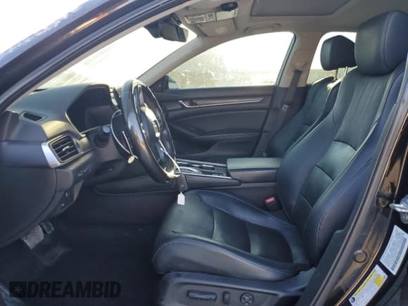 ✅ 2018 Honda Accord Touring • VIN: 1HGCV2F97JA001840 • Lot: 82438225. Wystawiony na Copart z przebiegiem 116 160 mil. Bezpłatny archiwum sprzedaży aukcyjnych z USA i szczegółowy raport historii pojazdu na DreamBid. Zdjęcie 7.