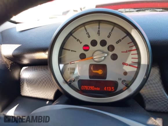 ✅ 2010 MINI Clubman S • VIN: WMWMM3C56ATP76130 • Lot: 43266356. Wystawiony na IAAI z przebiegiem 78 390 mil. Bezpłatny archiwum sprzedaży aukcyjnych z USA i szczegółowy raport historii pojazdu na DreamBid. Zdjęcie 7.