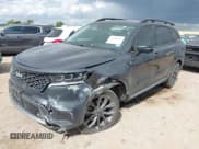 ✅ 2022 Kia Sorento SX • VIN: 5XYRKDLFXNG090512 • Lot: 43288705. Wystawiony na IAAI z przebiegiem 70 972 mil. Bezpłatny archiwum sprzedaży aukcyjnych z USA i szczegółowy raport historii pojazdu na DreamBid. Zdjęcie 2.