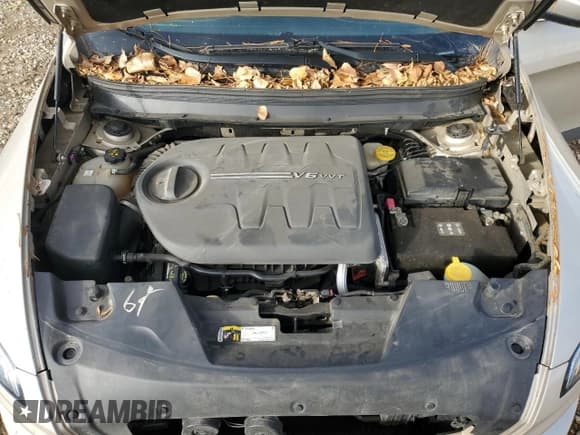 ✅ 2015 Jeep Cherokee Latitude • VIN: 1C4PJMCS0FW749578 • Lot: 93693415. Wystawiony na Copart z przebiegiem 157 786 mil. Bezpłatny archiwum sprzedaży aukcyjnych z USA i szczegółowy raport historii pojazdu na DreamBid. Zdjęcie 12.