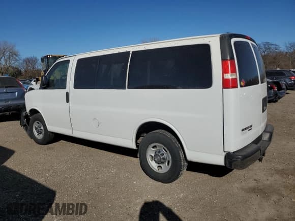 ✅ 2012 Chevrolet Express Passenger 1LT • VIN: 1GAZGYFG2C1180370 • Лот: 92365775. Опубликован ранее на Copart с пробегом Не указан. Бесплатный доступ к архиву аукционных продаж из США и подробный отчёт об истории автомобиля на DreamBid. Изображение 2.