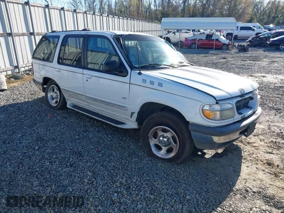✅ 1998 Ford Explorer XL • VIN: 1FMZU32E3WZB86901 • Lot: 41808444. Wystawiony na IAAI z przebiegiem 341 187 mil. Bezpłatny archiwum sprzedaży aukcyjnych z USA i szczegółowy raport historii pojazdu na DreamBid. Zdjęcie 1.