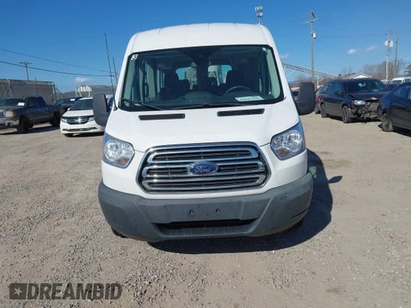 ✅ 2018 Ford Transit Passenger XL • VIN: 1FBAX2CM0JKA43564 • Lot: 41643758. Wystawiony na IAAI z przebiegiem 54 755 mil. Bezpłatny archiwum sprzedaży aukcyjnych z USA i szczegółowy raport historii pojazdu na DreamBid. Zdjęcie 12.