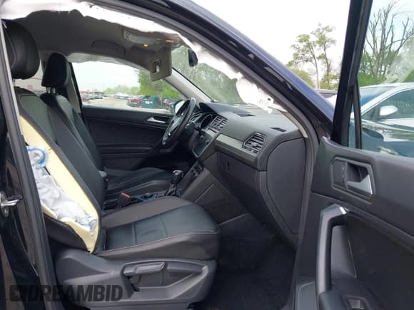 ✅ 2021 Volkswagen Tiguan SE • VIN: 3VV2B7AX9MM045580 • Lot: 42116249. Wystawiony na IAAI z przebiegiem 59 608 mil. Bezpłatny archiwum sprzedaży aukcyjnych z USA i szczegółowy raport historii pojazdu na DreamBid. Zdjęcie 5.