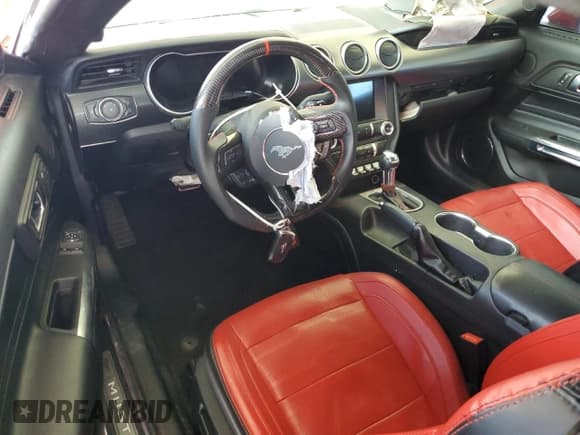 ✅ 2021 Ford Mustang GT Premium • VIN: 1FA6P8CF4M5138966 • Lot: 68619285. Wystawiony na Copart z przebiegiem 49 975 mil. Bezpłatny archiwum sprzedaży aukcyjnych z USA i szczegółowy raport historii pojazdu na DreamBid. Zdjęcie 8.