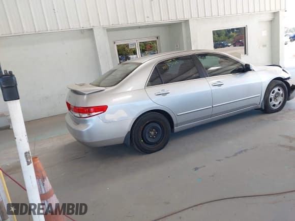 ✅ 2003 Honda Accord EX • VIN: JHMCM566X3C057687 • Lot: 43558329. Wystawiony na IAAI z przebiegiem 235 029 mil. Bezpłatny archiwum sprzedaży aukcyjnych z USA i szczegółowy raport historii pojazdu na DreamBid. Zdjęcie 4.