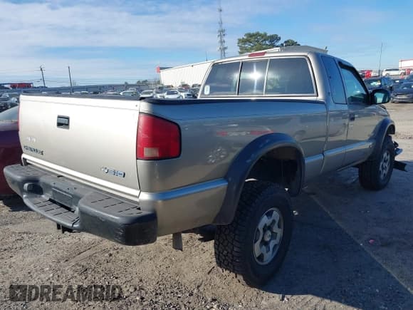 ✅ 2001 Chevrolet S-10 LS ZR2 • VIN: 1GCCT19W618134483 • Лот: 41630814. Опубликован ранее на IAAI с пробегом Не указан. Бесплатный доступ к архиву аукционных продаж из США и подробный отчёт об истории автомобиля на DreamBid. Изображение 4.