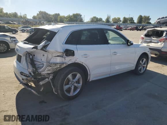 ✅ 2020 Audi Q5 Premium • VIN: WA1ANAFY6L2050784 • Lot: 85879865. Wystawiony na Copart z przebiegiem 74 881 mil. Bezpłatny archiwum sprzedaży aukcyjnych z USA i szczegółowy raport historii pojazdu na DreamBid. Zdjęcie 3.