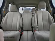 ✅ 2011 Toyota Sienna LE • VIN: 5TDKK3DC2BS028410 • Lot: 93786395. Wystawiony na Copart z przebiegiem 234 784 mil. Bezpłatny archiwum sprzedaży aukcyjnych z USA i szczegółowy raport historii pojazdu na DreamBid. Zdjęcie 10.