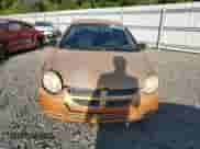 2005 Dodge Neon SXT z VIN 1B3ES56C15D234826, wystawiony jako Copart lot #54544395 z przebiegiem 234 495 mil mil oraz Szkoda całkowita • Salvage title. Historia ofert i sprzedaży dostępna na DreamBid. Obrazek 5.