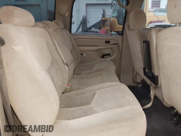 ✅ 2004 Chevrolet Silverado 2500HD LS • VIN: 1GCHC23U64F186697 • Лот: 41851795. Опубликован ранее на IAAI с пробегом 232 715 миль. Бесплатный доступ к архиву аукционных продаж из США и подробный отчёт об истории автомобиля на DreamBid. Изображение 8.