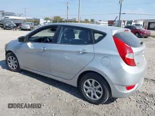 2014 Hyundai Accent GS z VIN KMHCT5AE3EU194529, wystawiony jako IAAI lot #43365090 z przebiegiem 100 591 mil mil oraz . Historia ofert i sprzedaży dostępna na DreamBid. Obrazek 3.