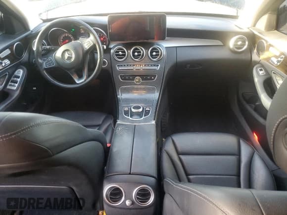 ✅ 2018 Mercedes-Benz C 300 • VIN: WDDWF4KB7JR404169 • Lot: 89869975. Wystawiony na Copart z przebiegiem 140 265 mil. Bezpłatny archiwum sprzedaży aukcyjnych z USA i szczegółowy raport historii pojazdu na DreamBid. Zdjęcie 8.