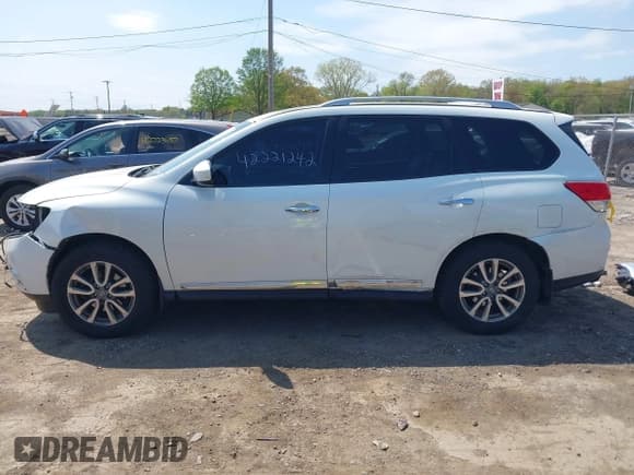 ✅ 2014 Nissan Pathfinder SV • VIN: 5N1AR2MM7EC703101 • Lot: 42221242. Listed on IAAI with 178,237 mi. Free auction sales archive from the USA and detailed vehicle history report at DreamBid. Image 14.