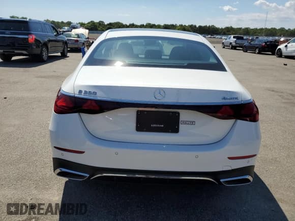 ✅ 2025 Mercedes-Benz E 350 • VIN: W1KLF4HBXSA115328 • Lot: 65376955. Listed on Copart with 3,034 mi. Free auction sales archive from the USA and detailed vehicle history report at DreamBid. Image 6.