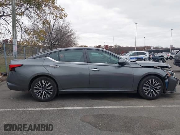 ✅ 2023 Nissan Altima SV • VIN: 1N4BL4DV9PN337637 • Lot: 43676892. Wystawiony na IAAI z przebiegiem 50 585 mil. Bezpłatny archiwum sprzedaży aukcyjnych z USA i szczegółowy raport historii pojazdu na DreamBid. Zdjęcie 13.
