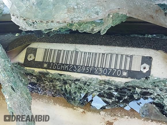 ✅ 2005 Chevrolet Silverado 2500HD LS • VIN: 1GCHK23295F850770 • Lot: 43464367. Wystawiony na IAAI z przebiegiem Nie podano. Bezpłatny archiwum sprzedaży aukcyjnych z USA i szczegółowy raport historii pojazdu na DreamBid. Zdjęcie 9.