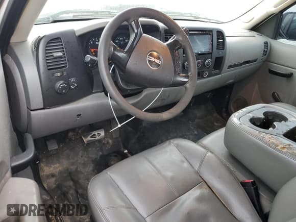 ✅ 2010 GMC Sierra 1500 • VIN: 1GTSCTEA9AZ180658 • Lot: 54943335. Wystawiony na Copart z przebiegiem 297 929 mil. Bezpłatny archiwum sprzedaży aukcyjnych z USA i szczegółowy raport historii pojazdu na DreamBid. Zdjęcie 8.