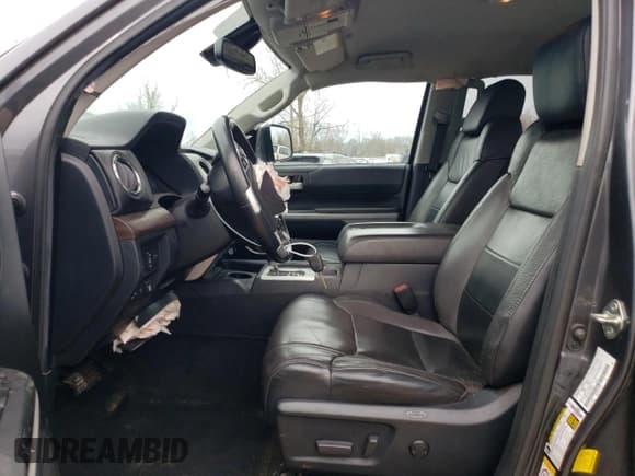 ✅ 2019 Toyota Tundra SR • VIN: 5TFBY5F17KX864939 • Lot: 49662895. Wystawiony na Copart z przebiegiem 79 633 mil. Bezpłatny archiwum sprzedaży aukcyjnych z USA i szczegółowy raport historii pojazdu na DreamBid. Zdjęcie 7.