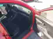 2019 Hyundai Veloster Premium z VIN KMHTG6AF9KU003775, wystawiony jako IAAI lot #41821981 z przebiegiem 61 510 mil mil oraz . Historia ofert i sprzedaży dostępna na DreamBid. Obrazek 5.