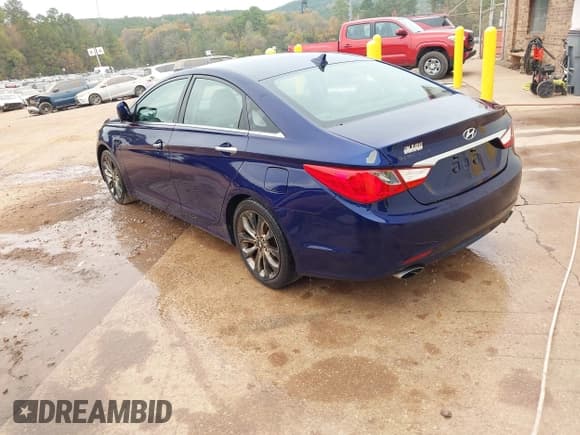 ✅ 2011 Hyundai Sonata Limited • VIN: 5NPEC4AC5BH216736 • Lot: 43529034. Listed on IAAI with 187,797 mi. Free auction sales archive from the USA and detailed vehicle history report at DreamBid. Image 3.
