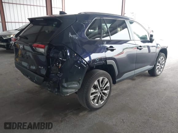 ✅ 2023 Toyota RAV4 XLE Premium • VIN: 2T3C1RFV3PW287888 • Лот: 43087941. Опубликован ранее на IAAI с пробегом 13 708 миль. Бесплатный доступ к архиву аукционных продаж из США и подробный отчёт об истории автомобиля на DreamBid. Изображение 4.