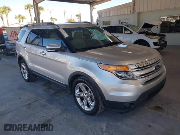 ✅ 2013 Ford Explorer Limited • VIN: 1FM5K7F85DGC15551 • Lot: 43912651. Wystawiony na IAAI z przebiegiem 193 515 mil. Bezpłatny archiwum sprzedaży aukcyjnych z USA i szczegółowy raport historii pojazdu na DreamBid. Zdjęcie 1.