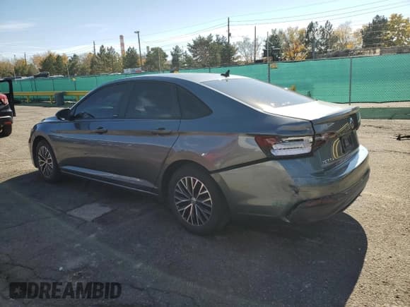 ✅ 2023 Volkswagen Jetta Sport • VIN: 3VWBM7BU4PM021962 • Лот: 90419965. Опубликован ранее на Copart с пробегом 35 672 миль. Бесплатный доступ к архиву аукционных продаж из США и подробный отчёт об истории автомобиля на DreamBid. Изображение 2.