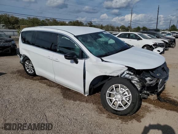 ✅ 2026 Chrysler Pacifica Select • VIN: 2C4RC1BGXTR167555 • Лот: 90015155. Опубликован ранее на Copart с пробегом 5 127 миль. Бесплатный доступ к архиву аукционных продаж из США и подробный отчёт об истории автомобиля на DreamBid. Изображение 4.