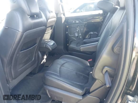 ✅ 2016 Chevrolet Traverse LT • VIN: 1GNKRHKD0GJ314899 • Lot: 43393926. Listed on IAAI with 111,132 mi. Free auction sales archive from the USA and detailed vehicle history report at DreamBid. Image 8.