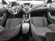 ✅ 2013 Hyundai Veloster w/Gray Int • VIN: KMHTC6AD4DU105823 • Lot: 81351404. Wystawiony na Copart z przebiegiem 117 897 mil. Bezpłatny archiwum sprzedaży aukcyjnych z USA i szczegółowy raport historii pojazdu na DreamBid. Zdjęcie 8.