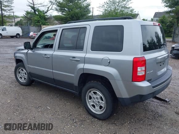 ✅ 2017 Jeep Patriot Sport SE • VIN: 1C4NJRBB8HD122051 • Lot: 42274843. Listed on IAAI with 63,122 mi. Free auction sales archive from the USA and detailed vehicle history report at DreamBid. Image 3.