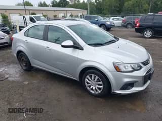 2017 Chevrolet Sonic LS с VIN 1G1JB5SG2H4131840, выставлен на аукционе IAAI как лот 43313187 с пробегом 82 376 миль миль и . История ставок и продаж доступна на DreamBid. Изображение 1.