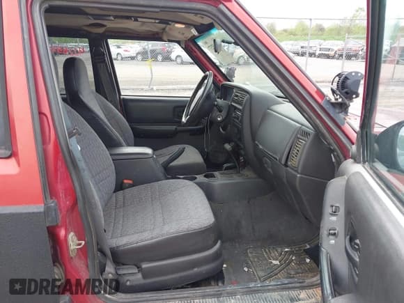 ✅ 1999 Jeep Cherokee Sport • VIN: 1J4FF68SXXL670160 • Lot: 42265237. Listed on IAAI with 197,390 mi. Free auction sales archive from the USA and detailed vehicle history report at DreamBid. Image 5.