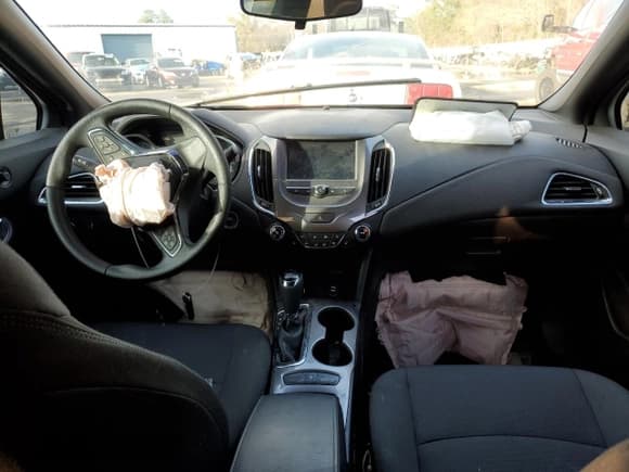 ✅ 2018 Chevrolet Cruze LT • VIN: 1G1BE5SMXJ7155518 • Lot: 72233972. Listed on Copart with 71,696 mi. Free auction sales archive from the USA and detailed vehicle history report at DreamBid. Image 8.