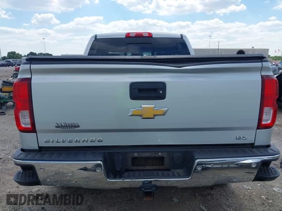 ✅ 2018 Chevrolet Silverado 1500 LTZ • VIN: 3GCUKSEC2JG186129 • Lot: 43319491. Wystawiony na IAAI z przebiegiem 140 452 mil. Bezpłatny archiwum sprzedaży aukcyjnych z USA i szczegółowy raport historii pojazdu na DreamBid. Zdjęcie 17.