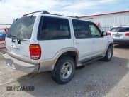 ✅ 2000 Ford Explorer Eddie Bauer • VIN: 1FMZU74E8YZA55910 • Lot: 42847157. Wystawiony na IAAI z przebiegiem 167 713 mil. Bezpłatny archiwum sprzedaży aukcyjnych z USA i szczegółowy raport historii pojazdu na DreamBid. Zdjęcie 4.
