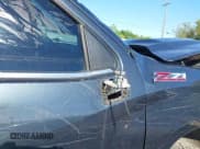 ✅ 2019 Chevrolet Silverado 1500 LT Trail Boss • VIN: 1GCPYFED2KZ152401 • Lot: 42211371. Wystawiony na IAAI z przebiegiem 106 796 mil. Bezpłatny archiwum sprzedaży aukcyjnych z USA i szczegółowy raport historii pojazdu na DreamBid. Zdjęcie 21.