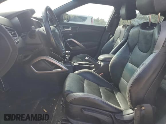 ✅ 2016 Hyundai Veloster Turbo Rally Edition • VIN: KMHTC6AEXGU299254 • Lot: 45601175. Listed on Copart with 81,096 mi. Free auction sales archive from the USA and detailed vehicle history report at DreamBid. Image 7.