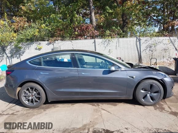 ✅ 2018 Tesla Model 3 Long Range Battery • VIN: 5YJ3E1EB6JF054372 • Lot: 43531884. Listed on IAAI with 87,672 mi. Free auction sales archive from the USA and detailed vehicle history report at DreamBid. Image 13.