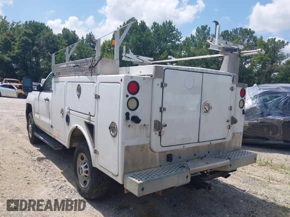 ✅ 2015 Chevrolet Silverado 2500HD Work Truck • VIN: 1GB0CUEG8FZ530648 • Лот: 42530381. Опубликован ранее на IAAI с пробегом 191 466 миль. Бесплатный доступ к архиву аукционных продаж из США и подробный отчёт об истории автомобиля на DreamBid. Изображение 3.