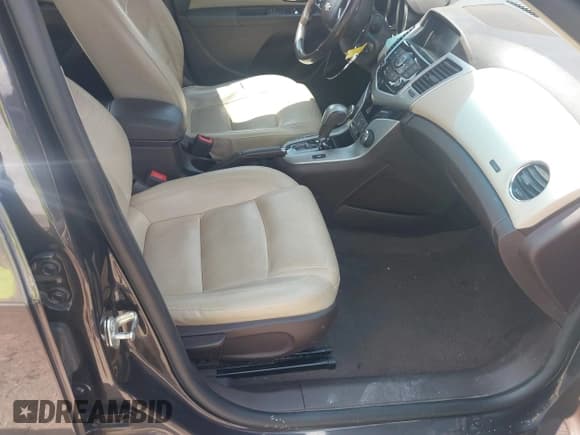 ✅ 2015 Chevrolet Cruze LT • VIN: 1G1PE5SB8F7129284 • Лот: 42999670. Опубликован ранее на IAAI с пробегом 175 059 миль. Бесплатный доступ к архиву аукционных продаж из США и подробный отчёт об истории автомобиля на DreamBid. Изображение 5.